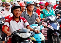 Tranh cãi buộc xe máy bật đèn ban ngày