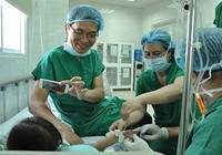 ‘Từ mai con có ngón tay rồi...!’