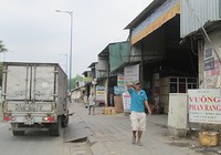 ‘Cò’ dắt xe tải ‘vô tư’ chạy trong giờ cấm