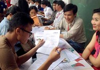 Chen chân nộp hồ sơ xét tuyển đại học