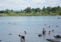 4 học trò mất tích trên sông Ba