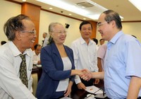Phải thay đổi cách tính lương với TP.HCM