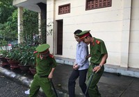 Nghi án xâm hại cháu: Đình chỉ tội hiếp dâm trẻ em