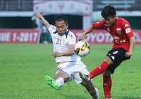 Vừa đá vừa ‘chạy’