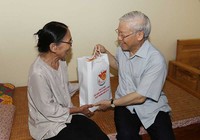 Tổng Bí thư Nguyễn Phú Trọng thăm người có công Hà Nội