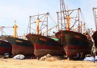Lúng túng với 4 tàu vỏ thép hỏng!