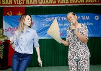 Mỹ Tâm nhường sân khấu cho cụ bà hát 'Tôi là tôi'