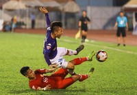 Chơi tiểu xảo để tồn tại ở V-League