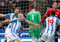 Huddersfield, nơi in dấu giày Kiatisak và nước mắt Mour