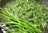 Thực hư chuyện ăn rau muống chưa chín sẽ bị xơ gan