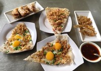 Quán bánh tráng kẹp 5.000 đồng nức tiếng Sài Gòn