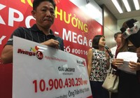 Clip: Người không đeo mặt nạ nhận giải Vietlott nói gì?