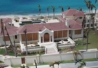Biệt thự Tổng thống Trump xác xơ sau bão