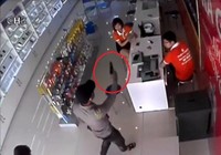 Nghi án bịt mặt, dùng súng để cướp cửa hàng điện thoại