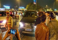 Xe Văn phòng Bộ LĐ-TB&XH không chấp hành tín hiệu đèn