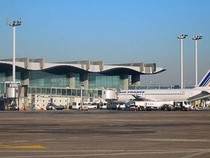 Dọa có bom ở sân bay để hoãn chuyến bay của bạn gái