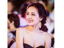 Mai Phương Thúy khoe vai thon