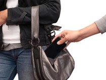 Bắt khẩn cấp trộm 19 tuổi chôm 21 điện thoại