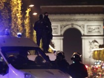 Khủng bố Paris đẫm máu chỉ ba ngày trước bầu cử Pháp