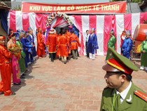 Lễ hội đầu năm: Đã bớt phần bạo lực