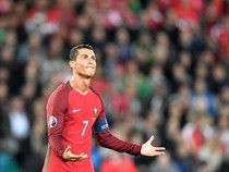 Andre Gomes mong chờ Ronaldo nhả đạn