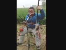 Chàng trai có khả năng chơi 5 loại nhạc...