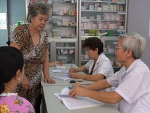 Phòng khám miễn phí của những blouse trắng quân...