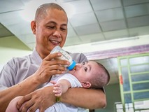 Người cha độc thân của 80 đứa trẻ