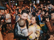 Quốc Cơ và Quốc Nghiệp ôm con òa khóc...