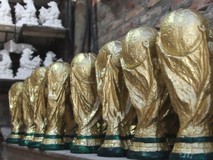 Xưởng sản xuất 'cúp vàng FIFA' giá 80.000...
