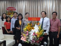Chủ tịch HĐND TP.HCM thăm, chúc mừng báo...