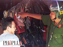 Clip: Chủ sạp 'quyền lực' giao vật giống tiền...