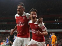 Arsenal thăng hoa, Emirates bùng nổ