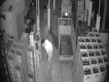 Trộm đột nhập đại lý bia bị camera ghi...