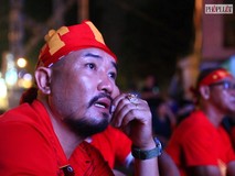 CĐV rơm rớm nước mắt vì Việt Nam không...