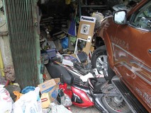 Nhân chứng kể lại lúc xe bán tải tông...