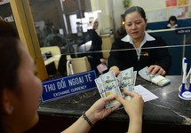 USD biến động: Kẻ cười, người khóc