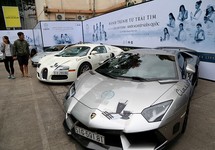 Dàn siêu xe trăm tỉ của ông chủ Trung Nguyên đổ bộ TP.HCM