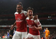 Arsenal thăng hoa, Emirates bùng nổ