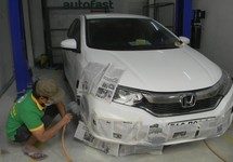 Rộn ràng đi tân trang xe hơi dịp Tết