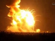 Tên lửa NASA nổ tung sau khi rời bệ phóng