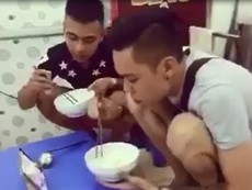 Sinh viên nghèo thời công nghệ