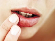 Sự thay đổi màu môi cảnh báo sức khỏe có vấn đề