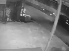 Ô tô tông người trong đêm rồi bỏ chạy