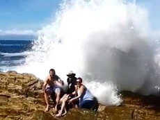 Clip: Những tai nạn 'khó đỡ' khi dạo chơi trên biển