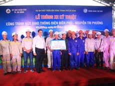 Đà Nẵng thưởng nóng cho công nhân thi công hầm chui