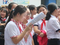 Clip: Học sinh TP.HCM bắt đầu cuộc đua vào lớp 10