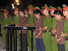 Clip Nguyễn Hải Dương ngã quỵ khi nghe tòa tuyên án tử hình