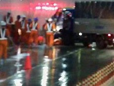 Giây phút xe tải mất lái tông công nhân trong hầm Thủ Thiêm