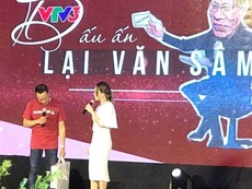 Mỹ Tâm ôm MC Lại Văn Sâm hát 'Trái tim không ngủ yên'